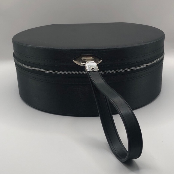 Sleek Vintage Round Zippered Cosmetic Travel Case - Picture 6 of 16